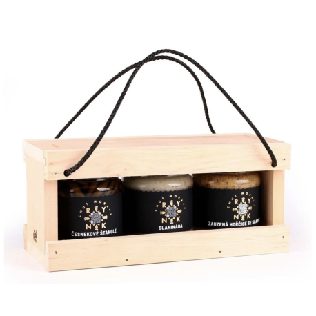 Krmítko s třemi vybranými delikatesami